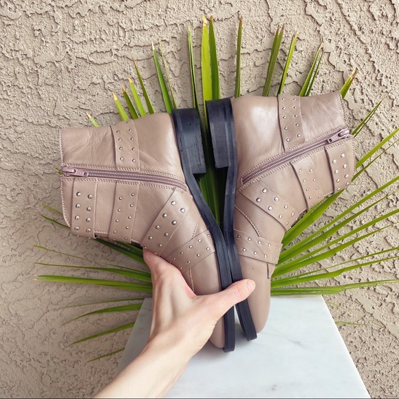 TOPSHOP NWOT Taupe Gray Tan Studded Buckle Amelia Paige Combat Boots Booties 40 - Picture 9 of 11